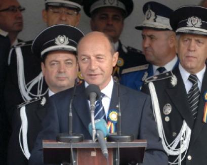 Băsescu: În unele judeţe, poliţia apără clanurile mafiote